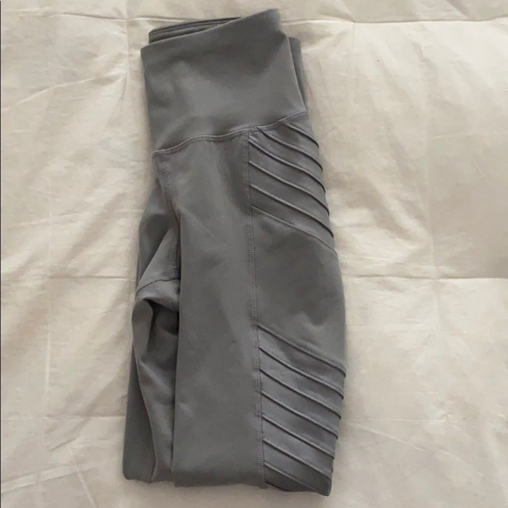 gray leggings